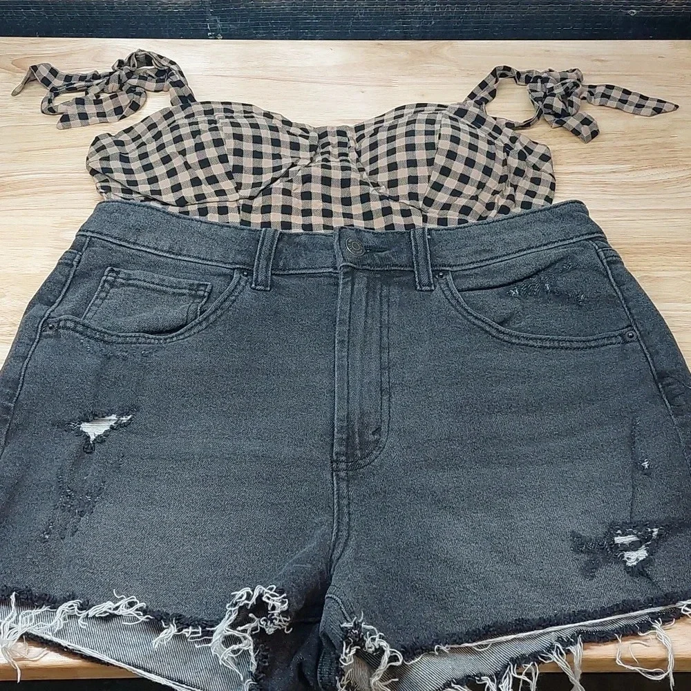 Nwot Highest Rise Mom Shorts sz 10 Distressed Raw hem